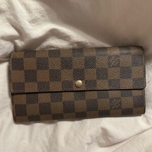 Louis Vuitton Damiere Ebene wallet. Excellent condition barely used.